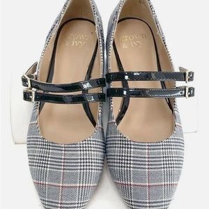 Crown and Ivy Cute plaid flats. Size 10 - gently worn!